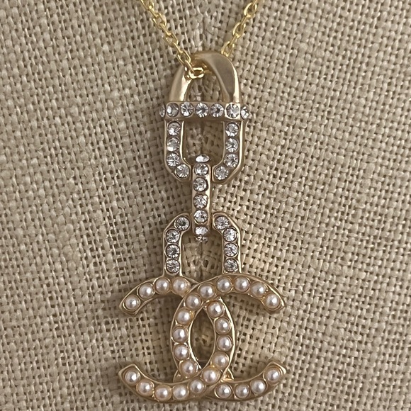 Chanel Pendant Gold and Pearl Drop Necklace with unbranded chain EUC - Picture 1 of 6